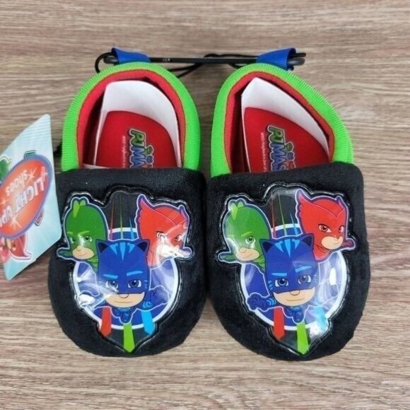 NEW PJ Masks LIGHT UP Slippers Little Kids Toddler Size 5/6 Soft Bottom‎ Shoes - Picture 2 of 8